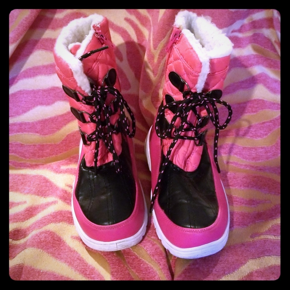 Pink zip up faux lace snow boots